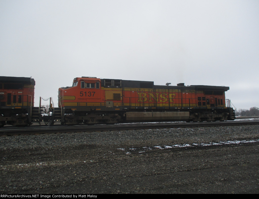 BNSF 5137